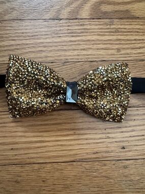 Source Unknown Gold Glitter Crystal Bow Tie